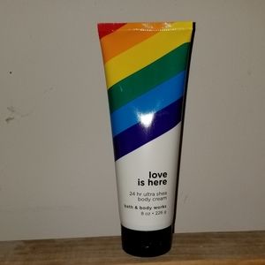 Bath and Body Works  Love is Here body cream